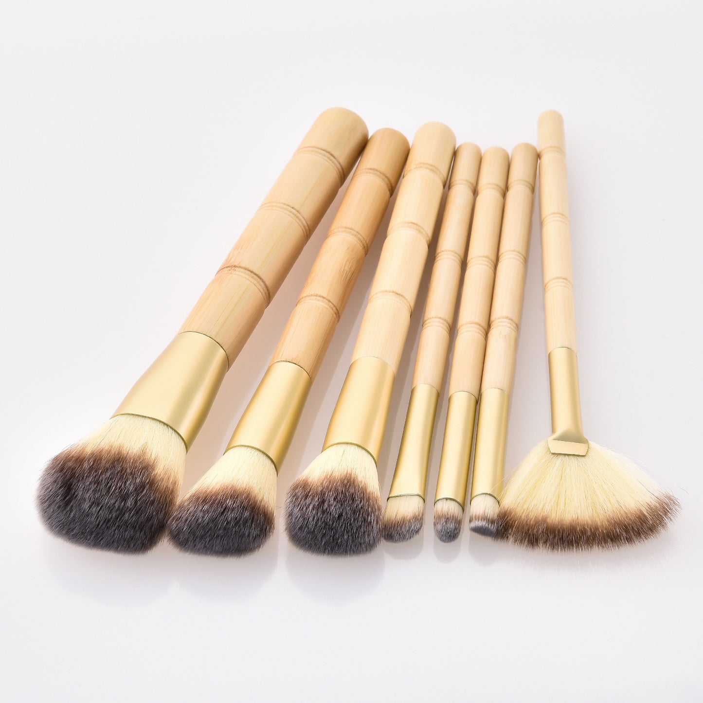 7 Wood Handle Makeup Brushes