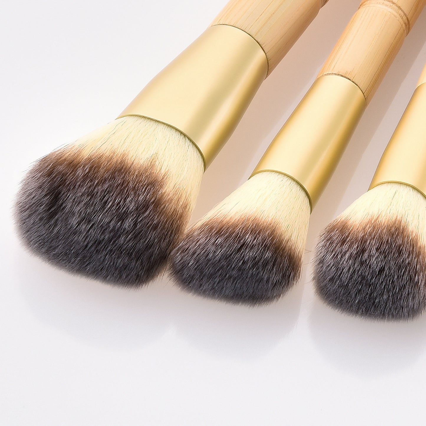 7 Wood Handle Makeup Brushes